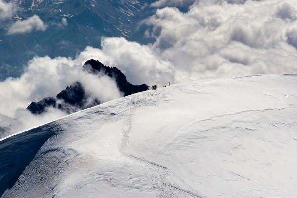 Mont-Blanc : une corde au sommet