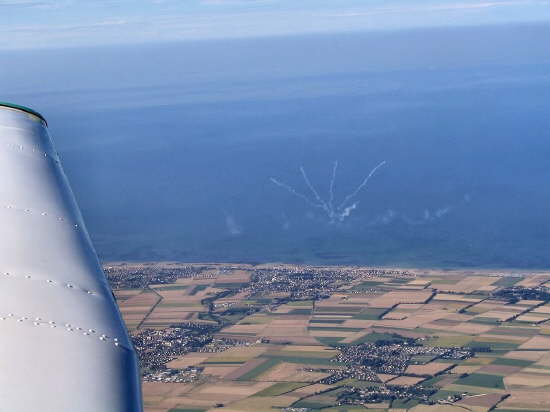 Une patrouille arienne en dmonstration au Luc-sur-Mer