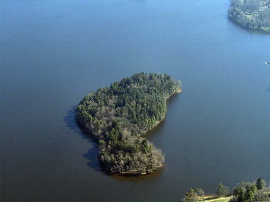 petite le sur le Lac des Settons (Morvan)