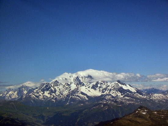 Le Mont-Blanc chapeaut de nuages