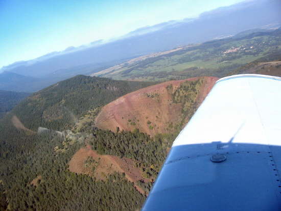 L'arrive en Auvergne sous le soleil : le Puy de Lassolas